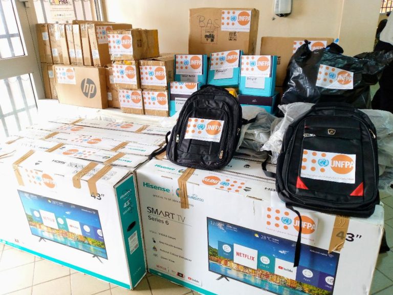 Cameroun: UNFPA offre des équipements de télétravail et de télémédecine au Minsanté