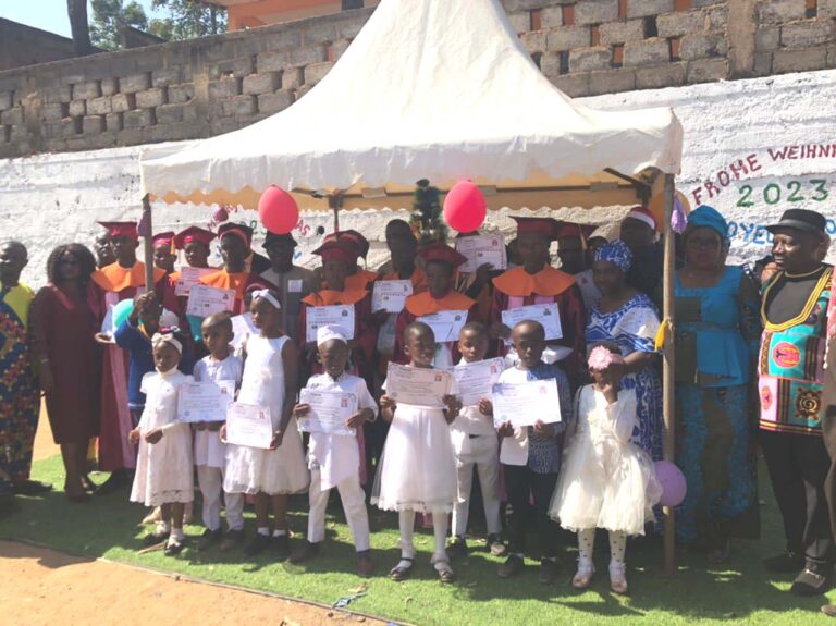 Cersom à Bafoussam/Arbre de noël et fête de l’excellence scolaire pour les enfants sourds et malentendants