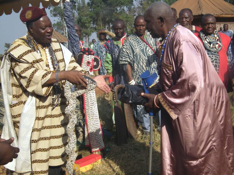 CAMEROUN/ Chefferie Bafoussam :  Le Fo’o des Fussep fait d’une pierre 5 coups